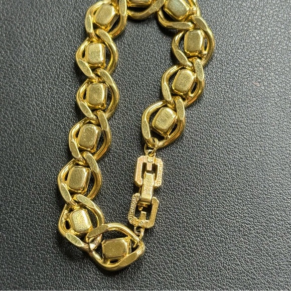 Vintage Authentic Givenchy gold bracelet with purple stone - Picture 2 of 13